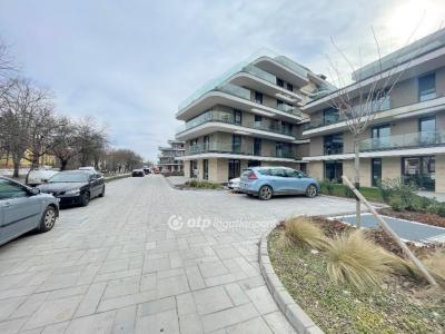 Eladó utcai bejáratú üzlethelység Budapest