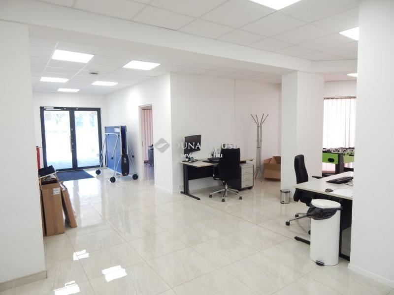 Kiadó utcai bejáratú üzlethelység Siófok