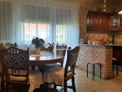 Eladó családi ház Újlengyel