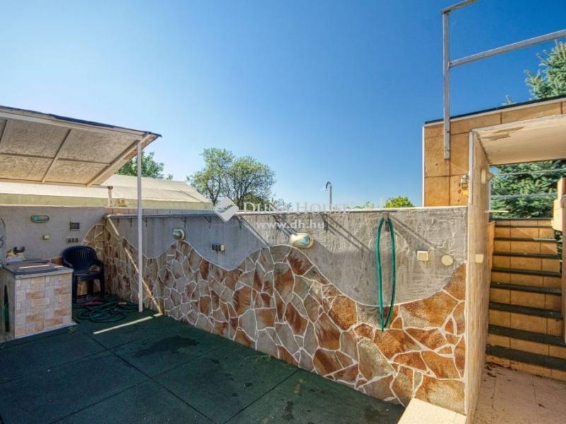 Eladó családi ház Tatabánya