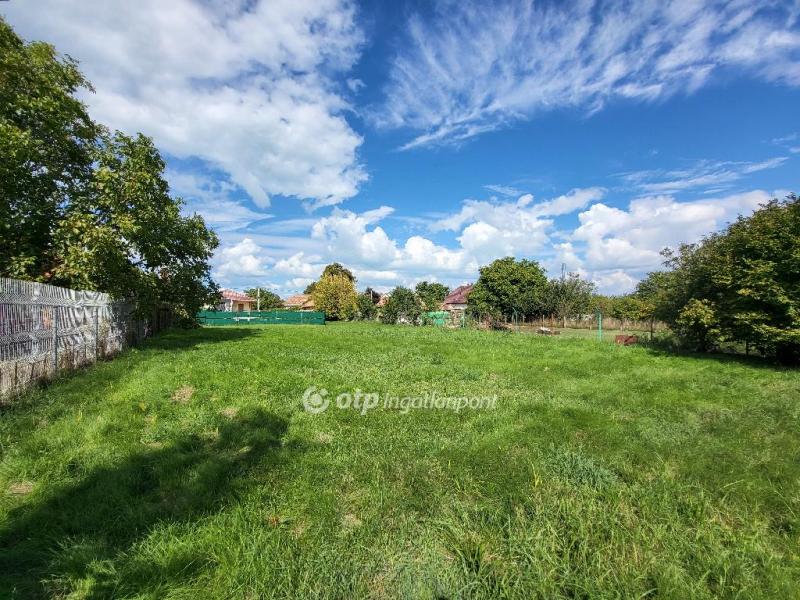 Eladó lakóövezeti telek Siófok