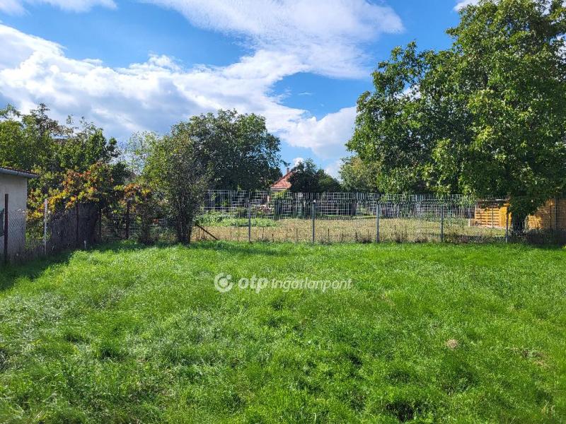 Eladó lakóövezeti telek Siófok