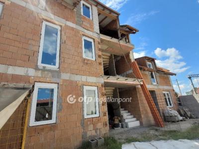 Eladó lakás Jászberény