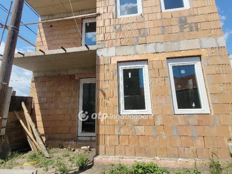 Eladó lakás Jászberény