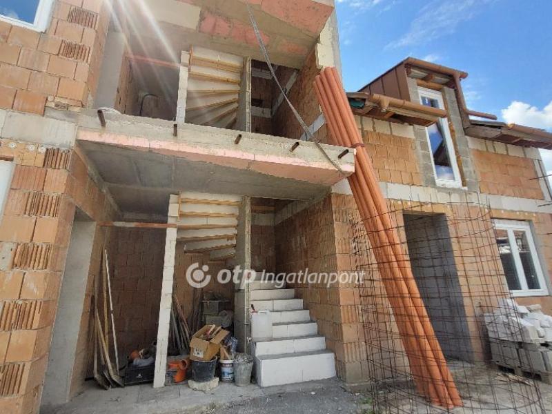 Eladó lakás Jászberény