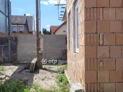 Eladó lakás Jászberény