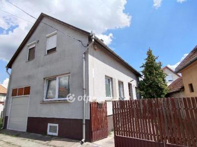 Eladó családi ház Jászberény