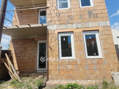 Eladó lakás Jászberény