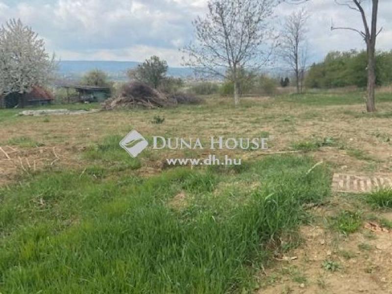 Eladó külterületi telek Pécs