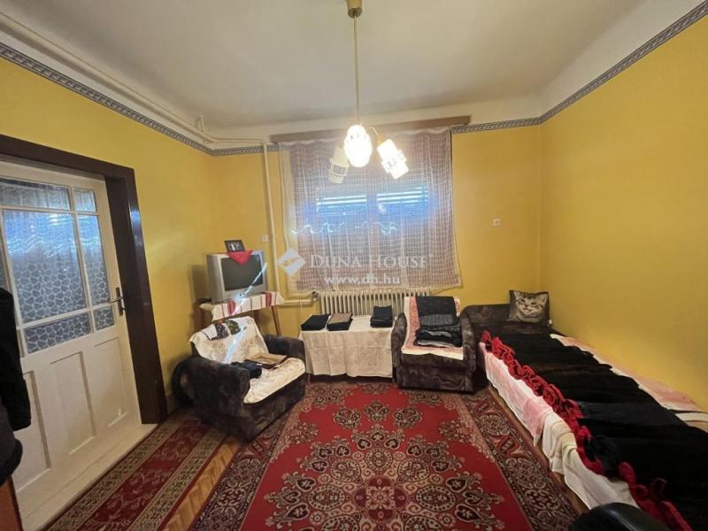 Eladó családi ház Domony