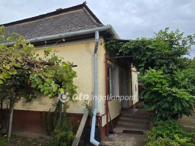 Eladó családi ház Újléta