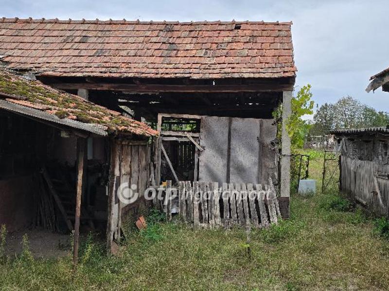 Eladó családi ház Újléta