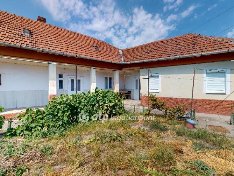 Eladó családi ház Szentistván