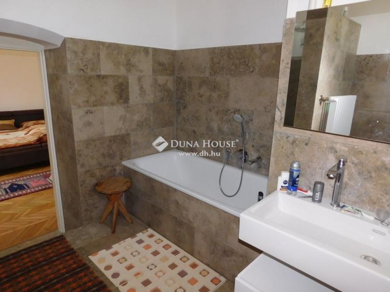 Eladó kastély Tarcal