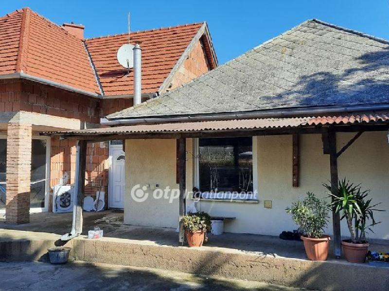 Eladó családi ház Baracska