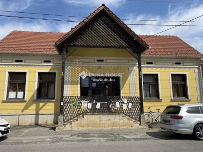 Eladó utcai bejáratú üzlethelység Rábagyarmat