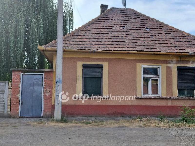 Eladó családi ház Cegléd