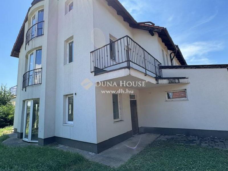 Eladó ikerház Üröm
