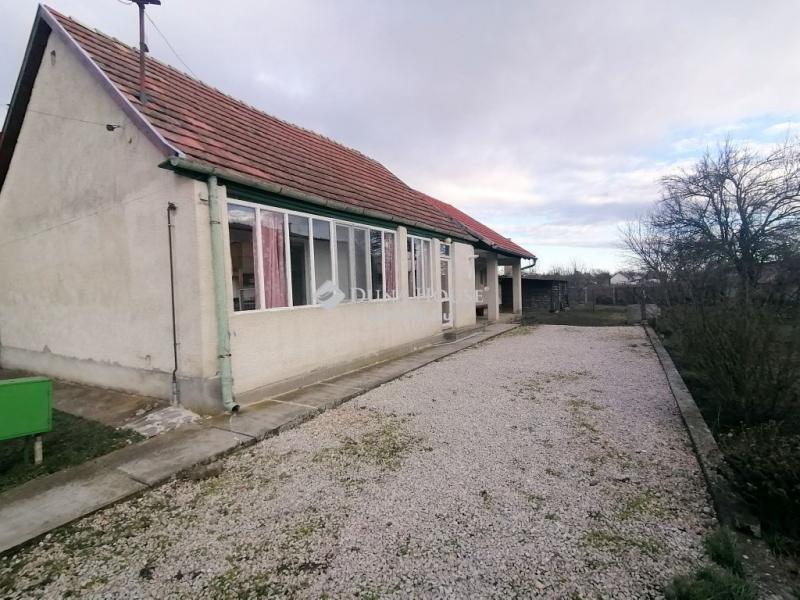Eladó családi ház Kisláng