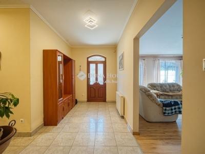 Eladó családi ház Monor