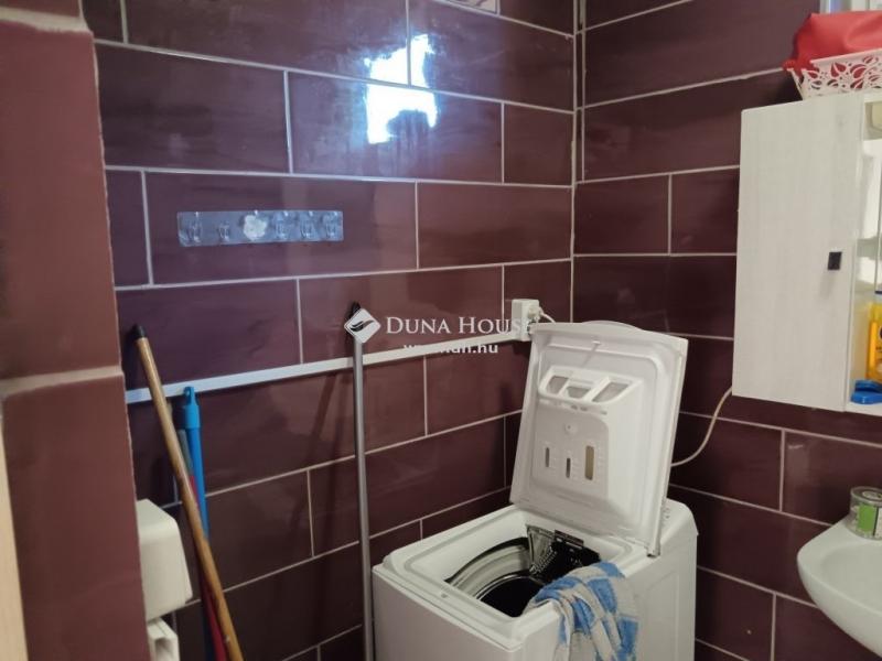 Eladó családi ház Törtel