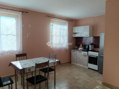 Eladó családi ház Törtel