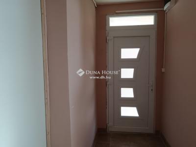 Eladó családi ház Törtel