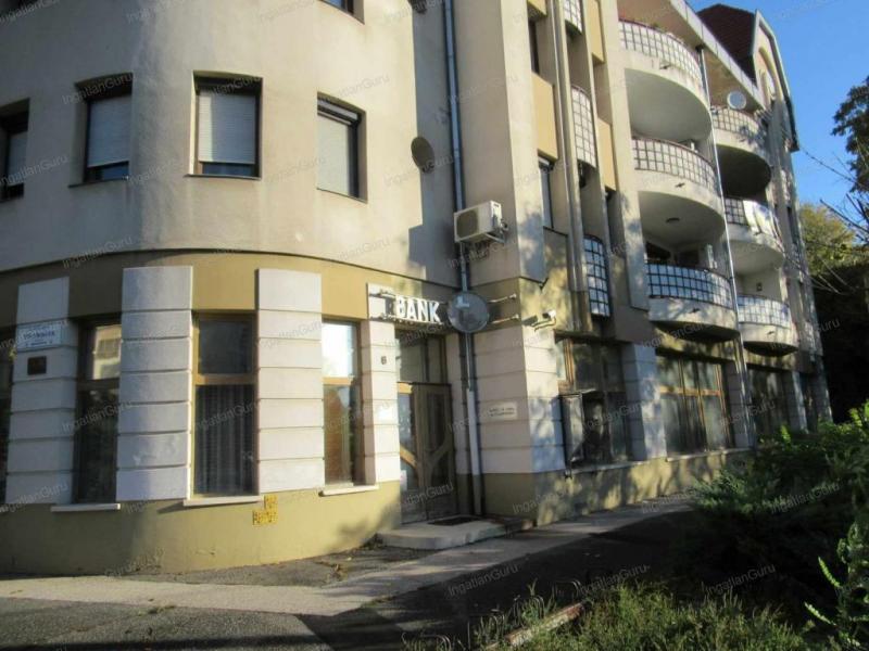 Eladó utcai bejáratú üzlethelység Kecskemét