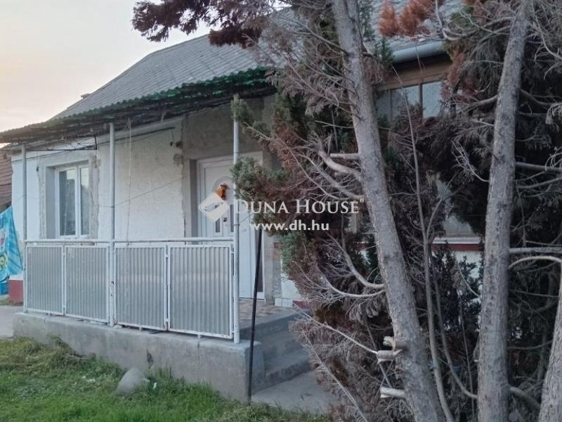 Eladó családi ház Szentmártonkáta