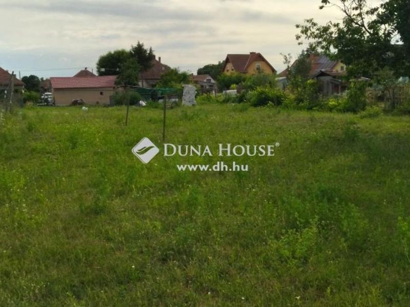 Eladó lakóövezeti telek Vasad