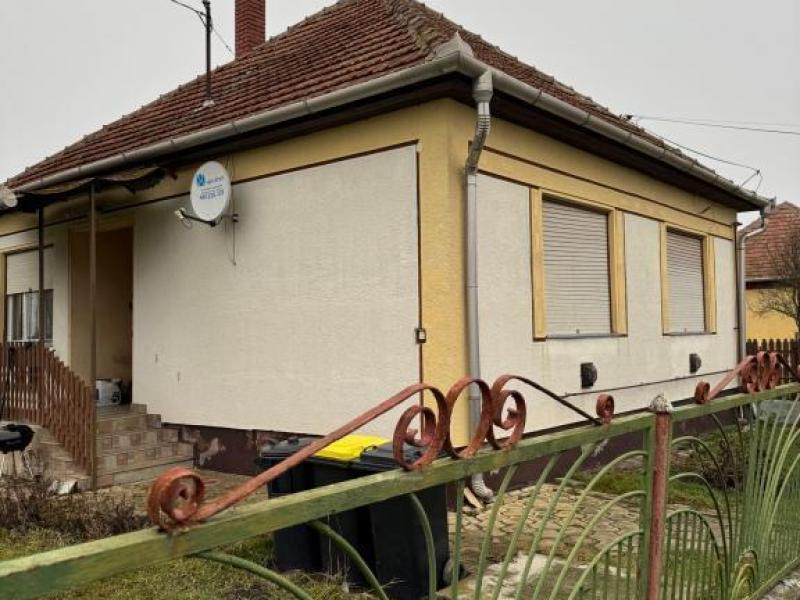 Eladó családi ház Görbeháza