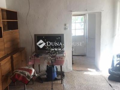 Eladó családi ház Törtel