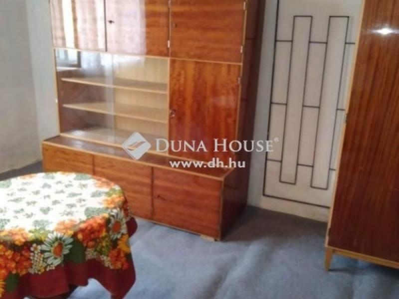 Eladó családi ház Törtel