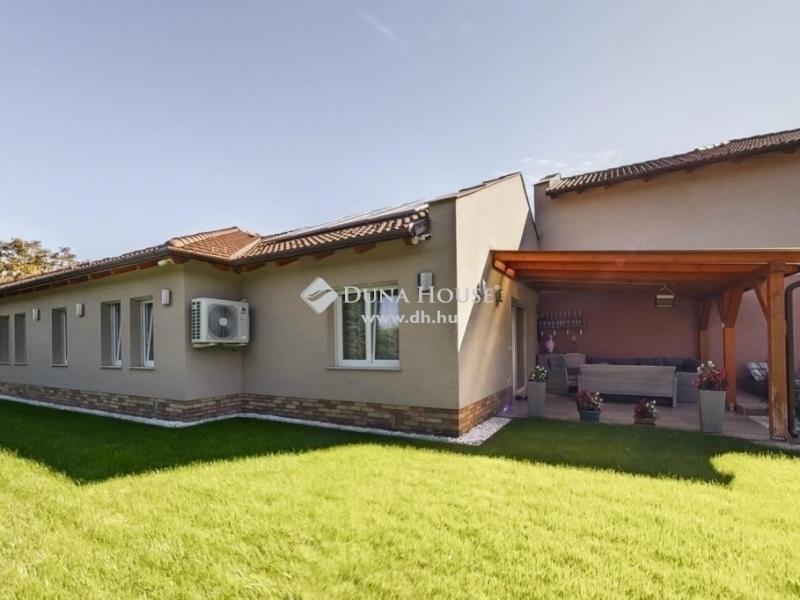 Eladó családi ház Pomáz