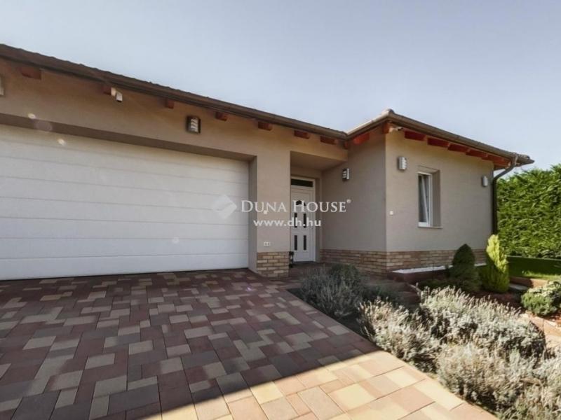 Eladó családi ház Pomáz