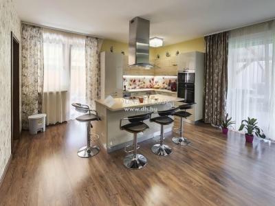 Eladó családi ház Pomáz