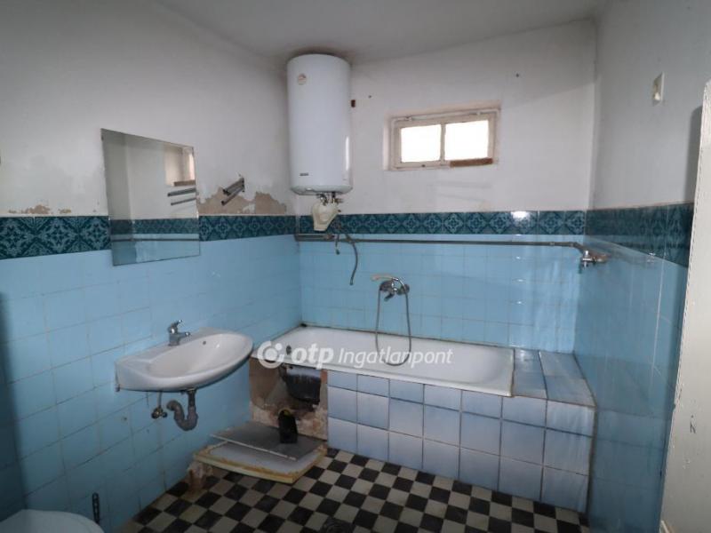 Eladó családi ház Dömsöd