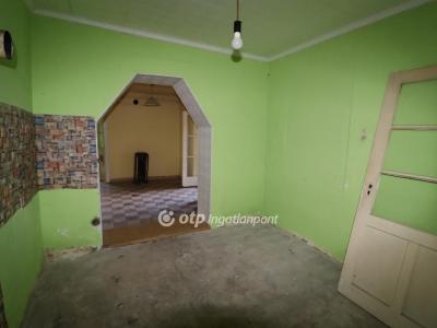 Eladó családi ház Dömsöd