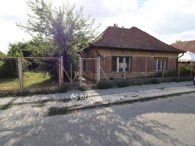 Eladó családi ház Dömsöd