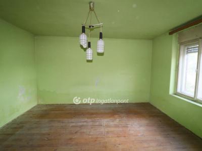 Eladó családi ház - 2344 Dömsöd