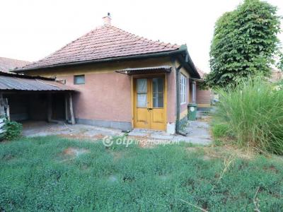 Eladó családi ház Dömsöd