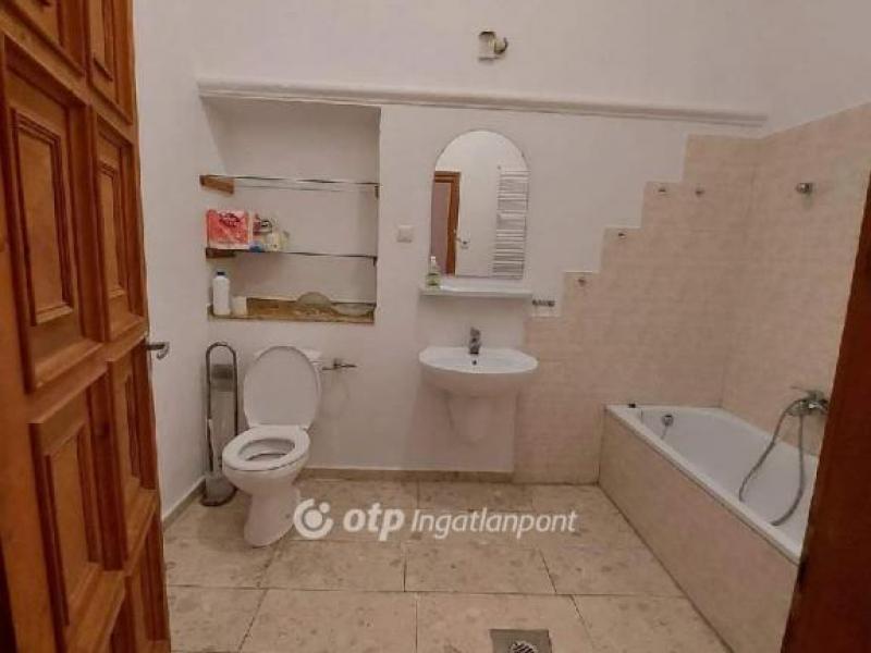 Eladó lakás Pécs