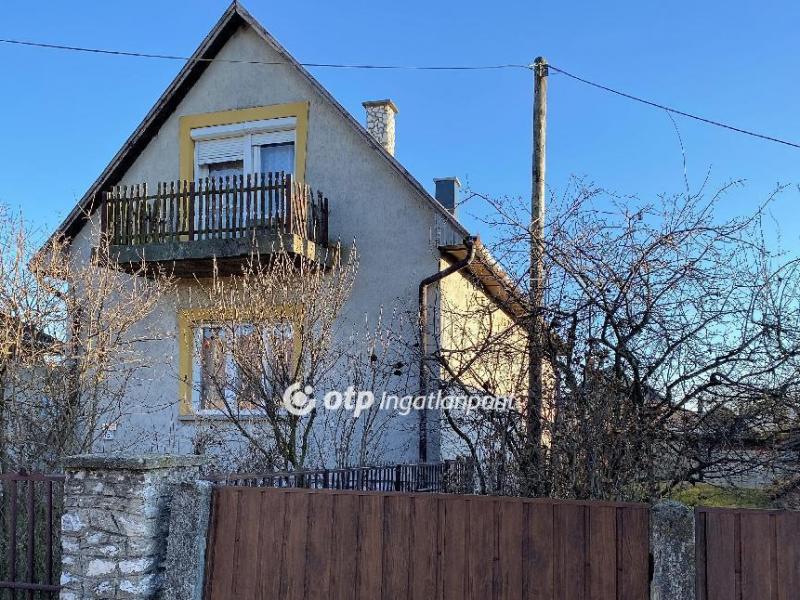 Eladó családi ház Szikszó