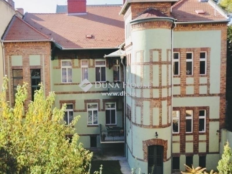 Eladó családi ház Szeged