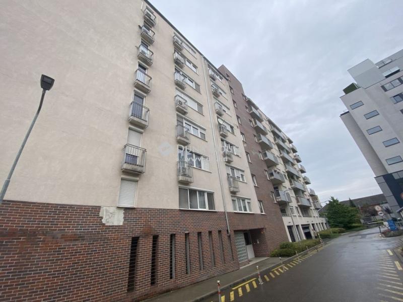 Eladó egyedi garázs Budapest