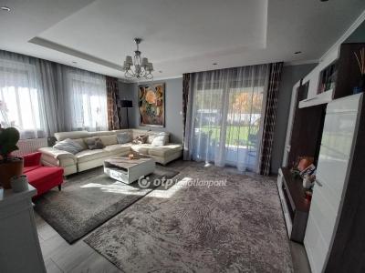 Eladó családi ház Erdőkertes