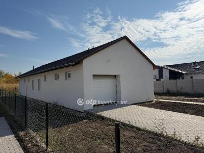 Eladó családi ház Ráckeve