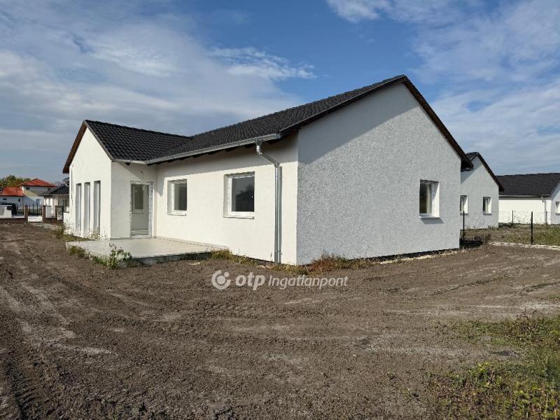 Eladó családi ház Ráckeve