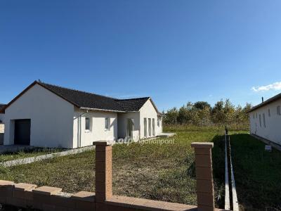 Eladó családi ház Ráckeve