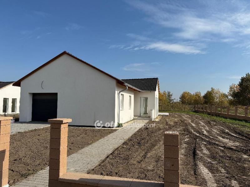 Eladó családi ház Ráckeve